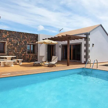 4 Star In Feriehus La Oliva